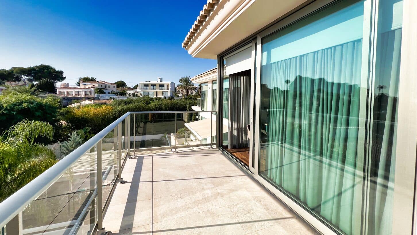 5 bedroom Villa for sale in Calpe / Calp with pool garage - € 1,980,000 (Ref: 9003153)