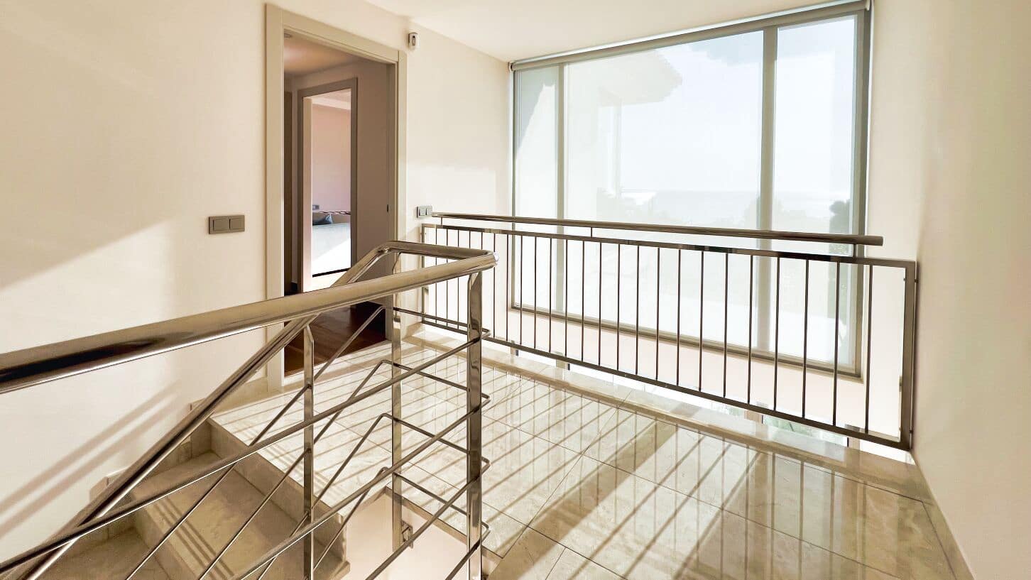 5 bedroom Villa for sale in Calpe / Calp with pool garage - € 1,980,000 (Ref: 9003153)