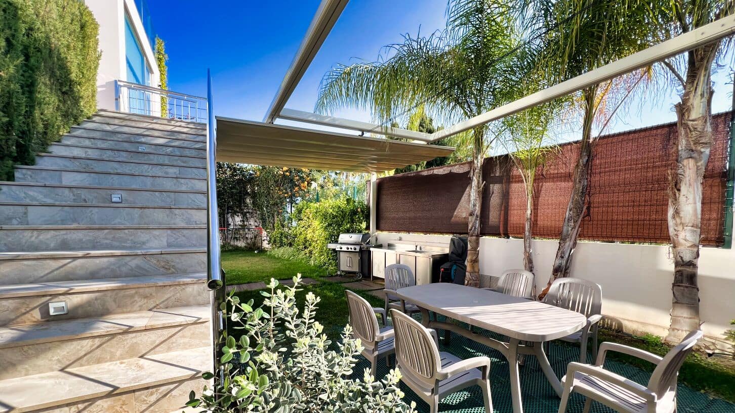 5 bedroom Villa for sale in Calpe / Calp with pool garage - € 1,980,000 (Ref: 9003153)