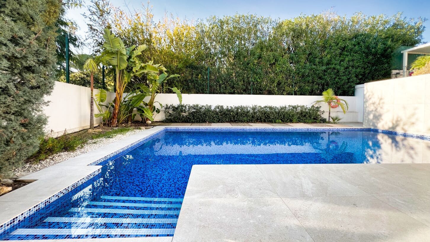 5 bedroom Villa for sale in Calpe / Calp with pool garage - € 1,980,000 (Ref: 9003153)