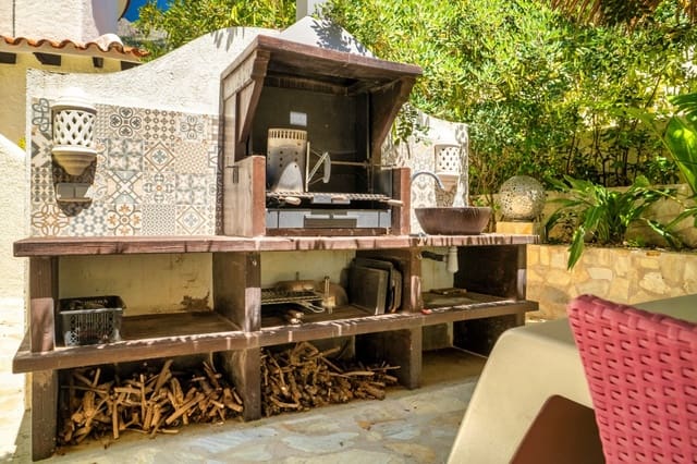 5 bedroom Villa for sale in Altea - € 1,975,000 (Ref: 9003154)