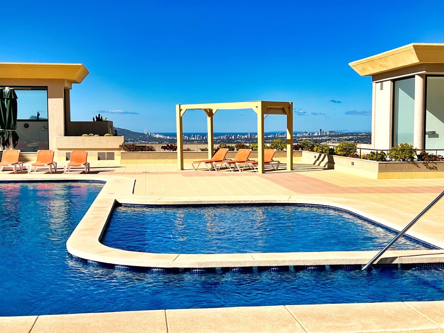 2 soveværelse Lejlighed til salg i Altea la Vella med swimmingpool garage - € 485.000 (Ref: 9003158)