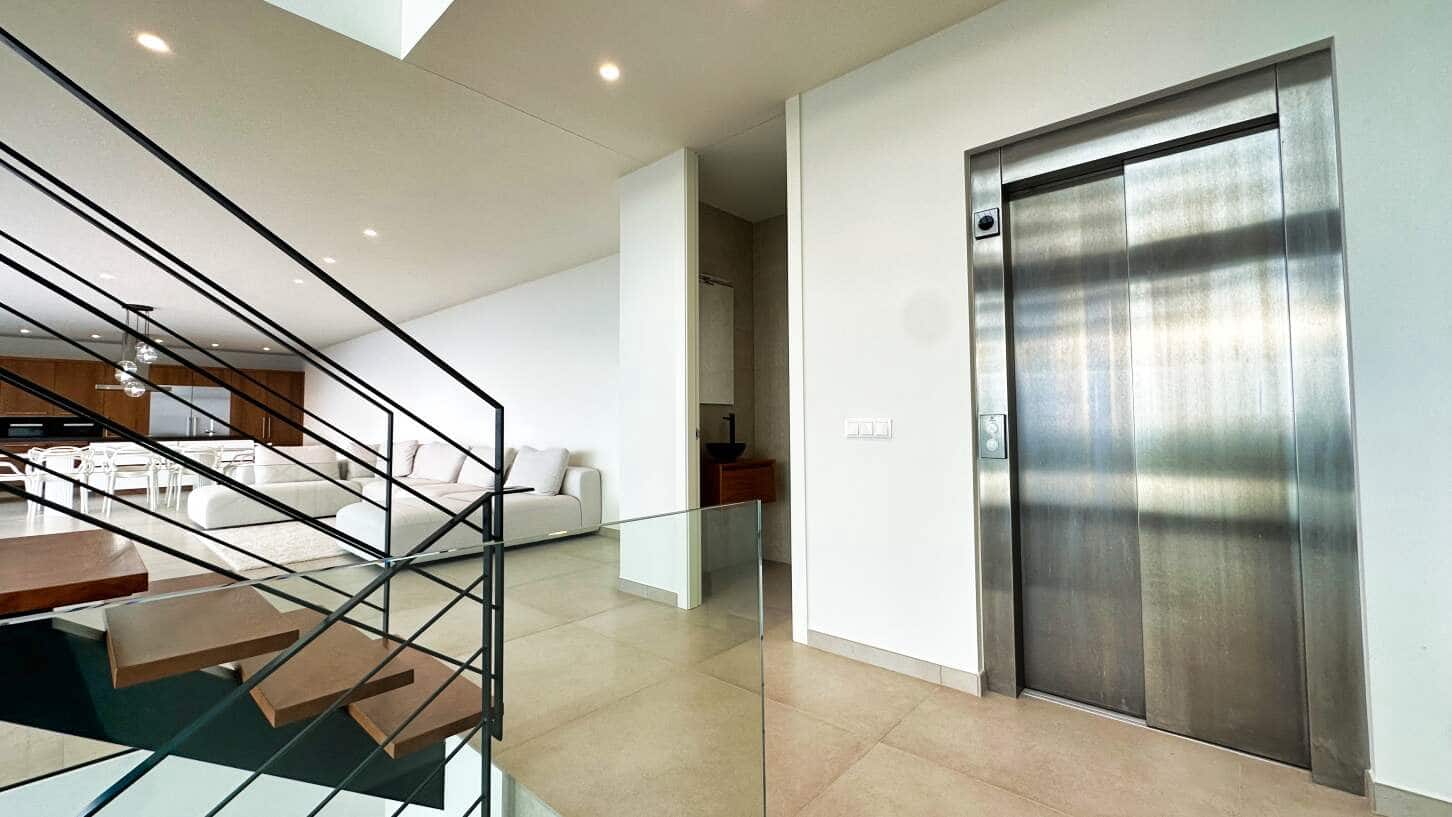 4 soveværelse Villa til salg i Benissa med swimmingpool garage - € 2.900.000 (Ref: 9003160)