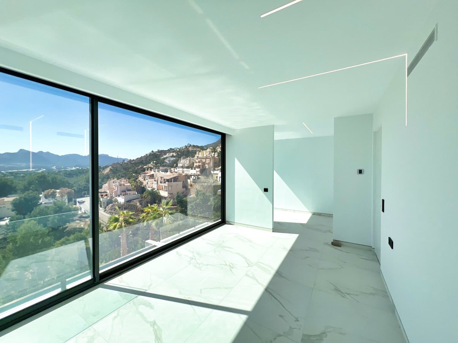 5 bedroom Villa for sale in Altea with pool garage - € 2,500,000 (Ref: 9003165)