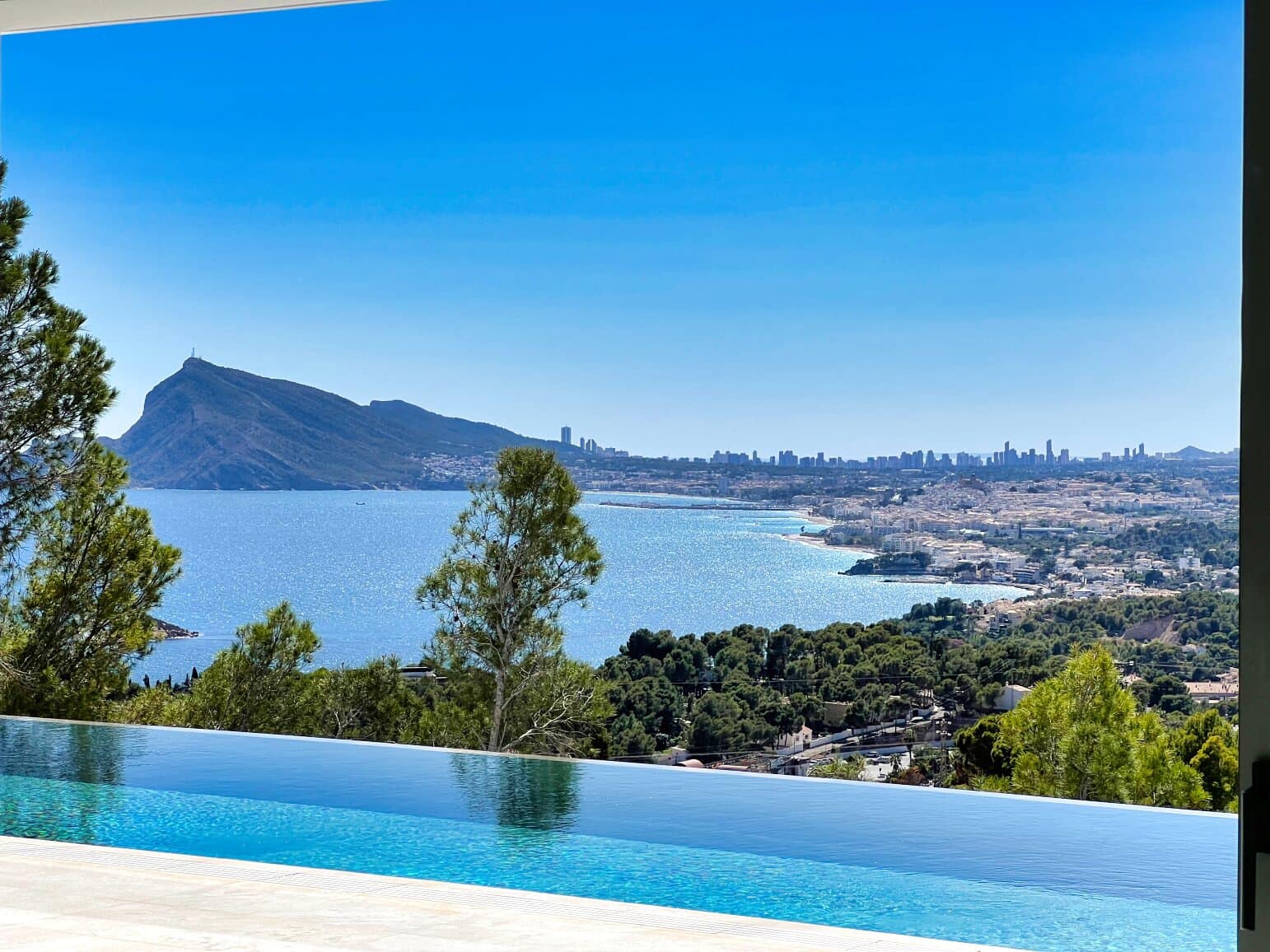 5 bedroom Villa for sale in Altea with pool garage - € 2,500,000 (Ref: 9003165)