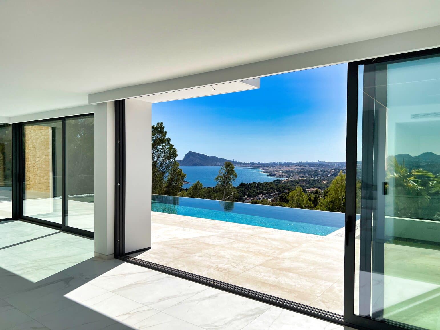 5 bedroom Villa for sale in Altea with pool garage - € 2,500,000 (Ref: 9003165)