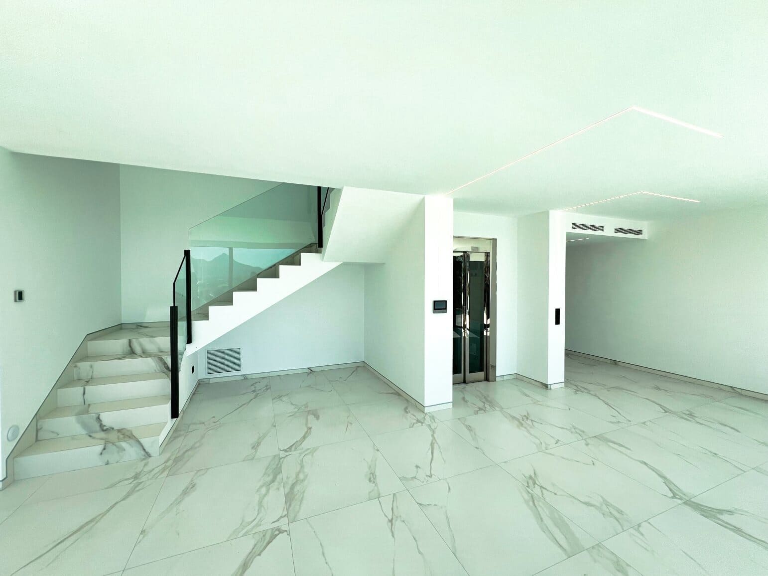 5 bedroom Villa for sale in Altea with pool garage - € 2,500,000 (Ref: 9003165)