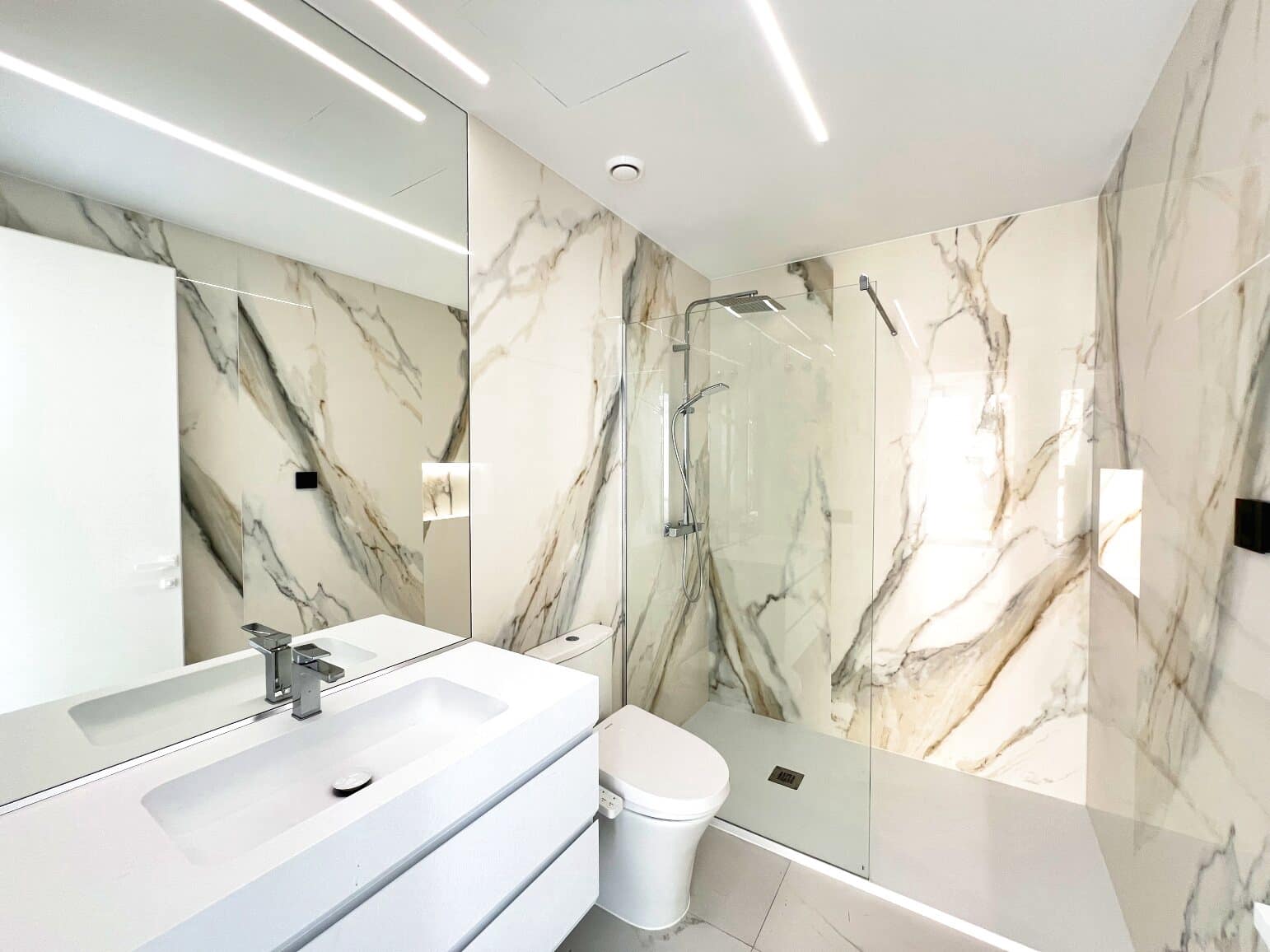 5 bedroom Villa for sale in Altea with pool garage - € 2,500,000 (Ref: 9003165)