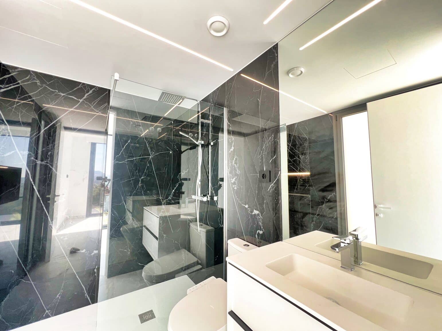 5 bedroom Villa for sale in Altea with pool garage - € 2,500,000 (Ref: 9003165)