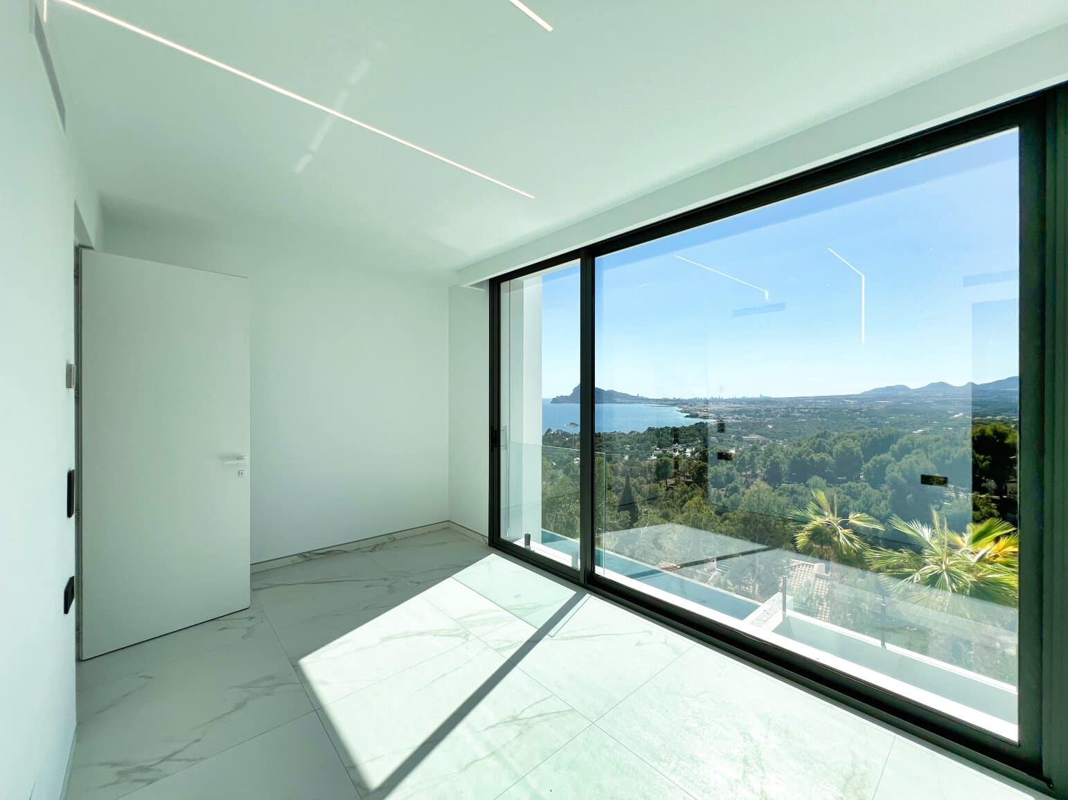 5 bedroom Villa for sale in Altea with pool garage - € 2,500,000 (Ref: 9003165)