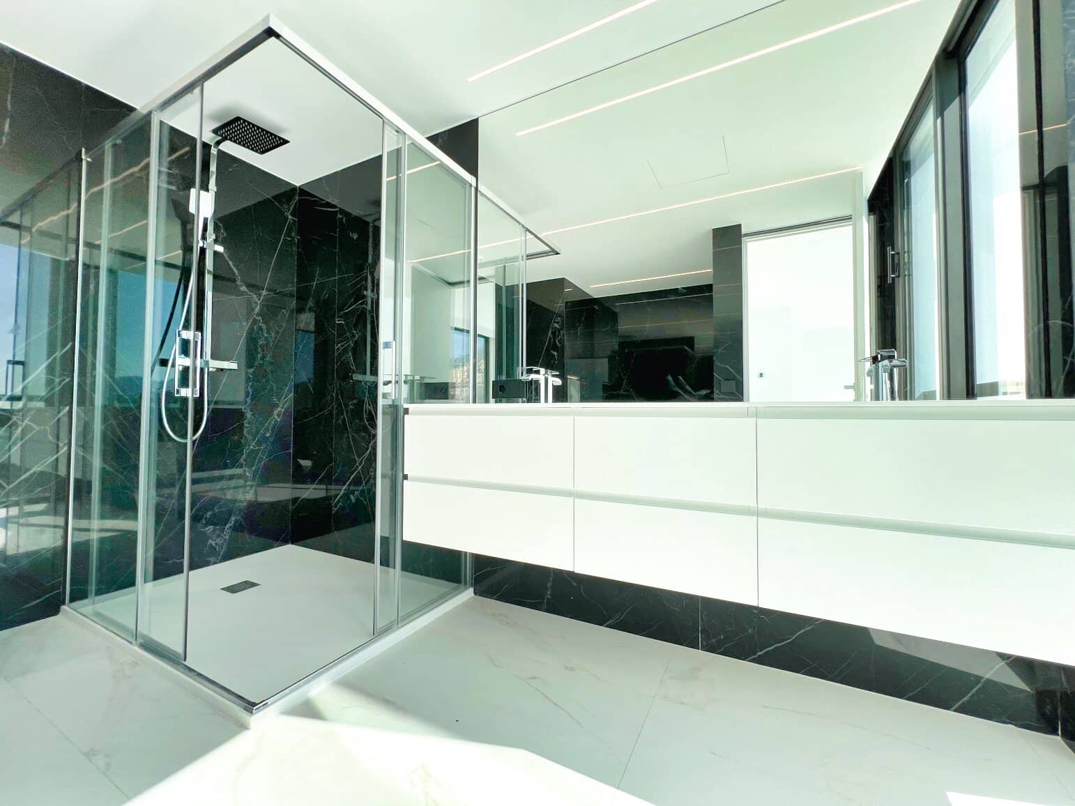 5 bedroom Villa for sale in Altea with pool garage - € 2,500,000 (Ref: 9003165)