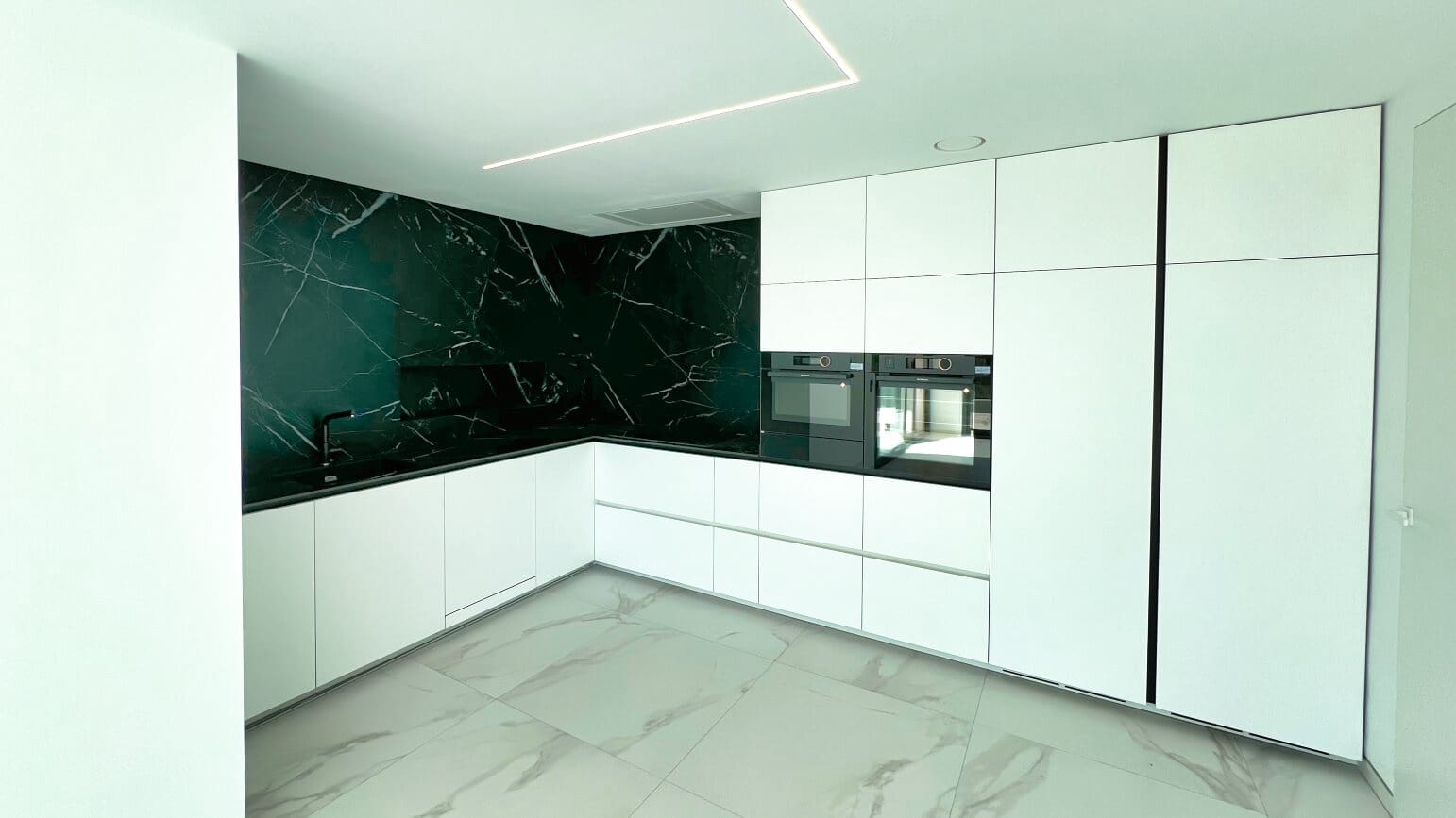 5 bedroom Villa for sale in Altea with pool garage - € 2,500,000 (Ref: 9003165)