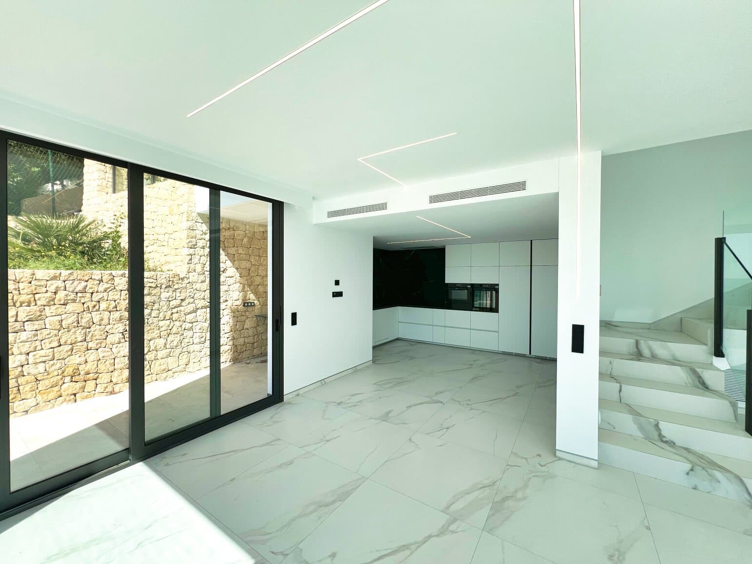 5 bedroom Villa for sale in Altea with pool garage - € 2,500,000 (Ref: 9003165)