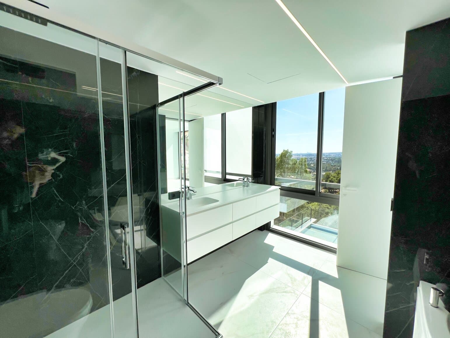 5 bedroom Villa for sale in Altea with pool garage - € 2,500,000 (Ref: 9003165)