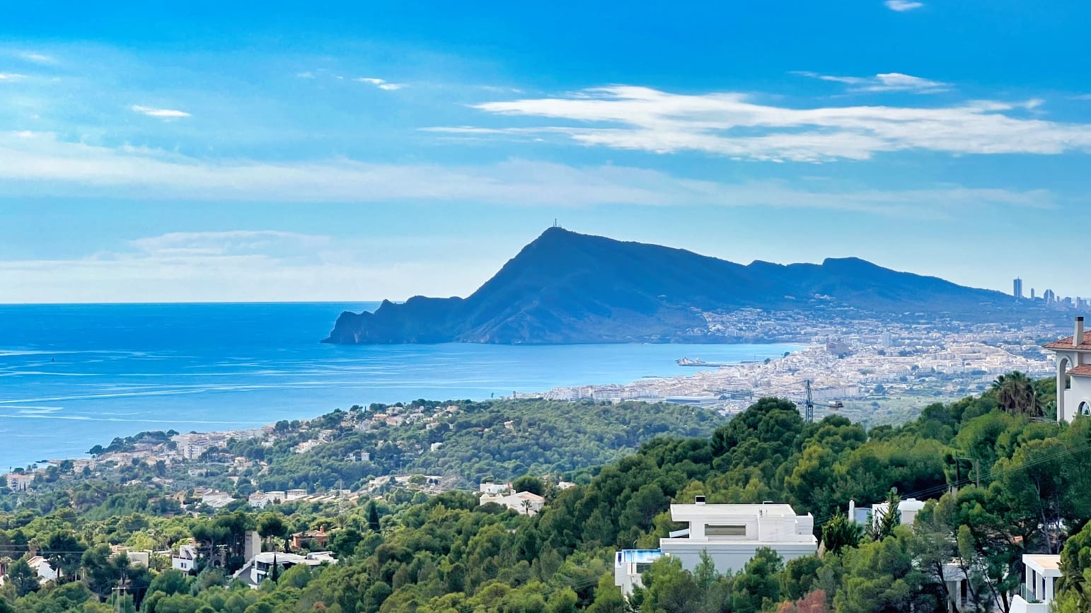 4 bedroom Villa for sale in Altea with pool garage - € 2,250,000 (Ref: 9003166)