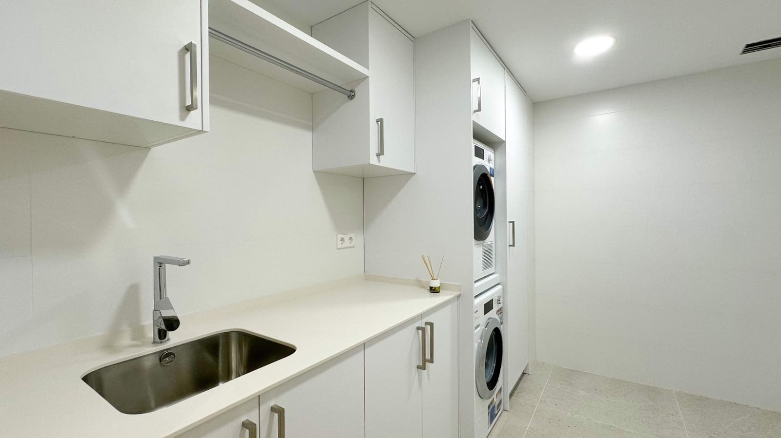 4 bedroom Villa for sale in Altea with pool garage - € 2,250,000 (Ref: 9003166)