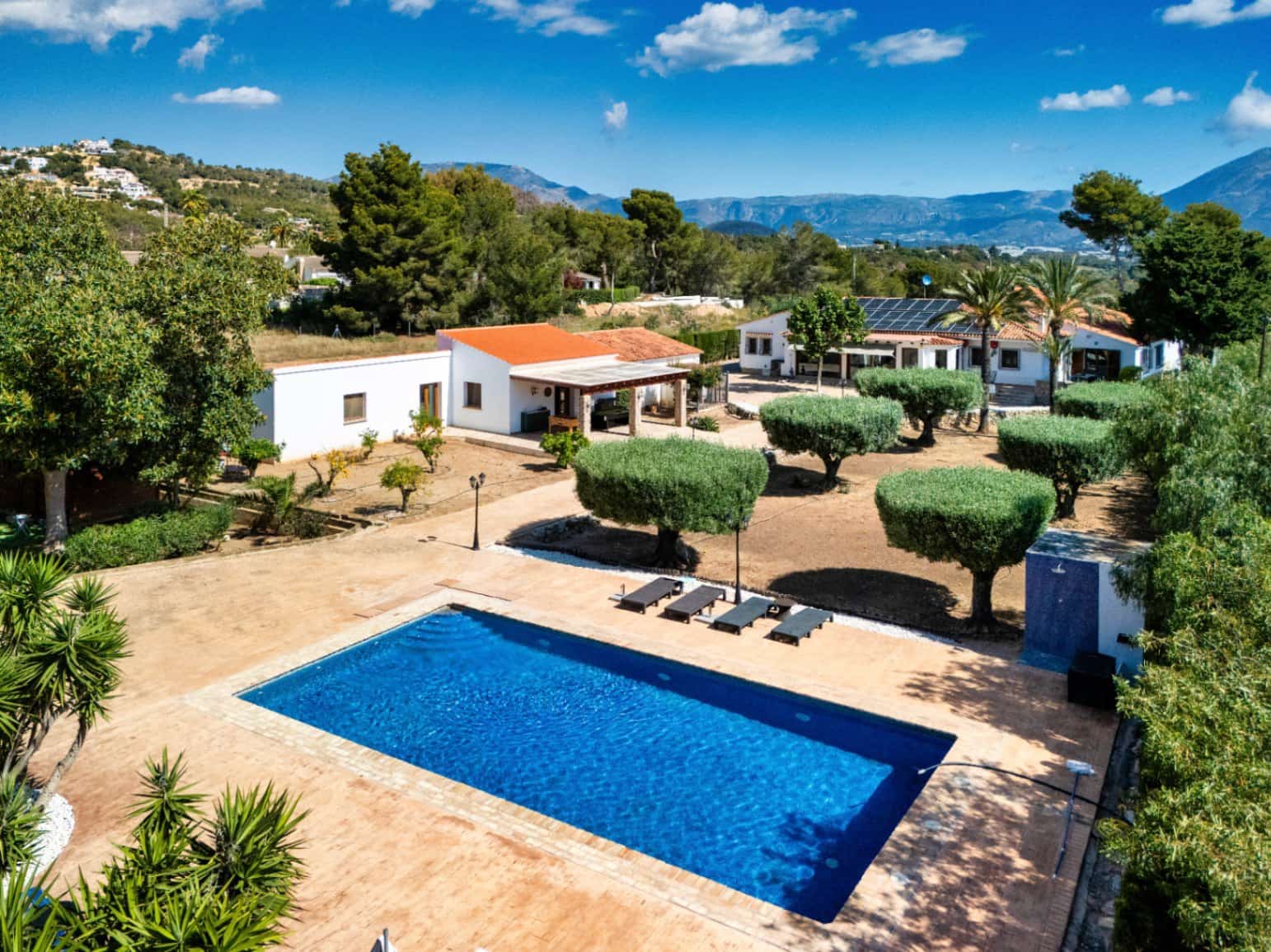 5 bedroom Finca/Country House for sale in Alfaz del Pi / L'Alfas del Pi with pool garage - € 1,495,000 (Ref: 9003176)