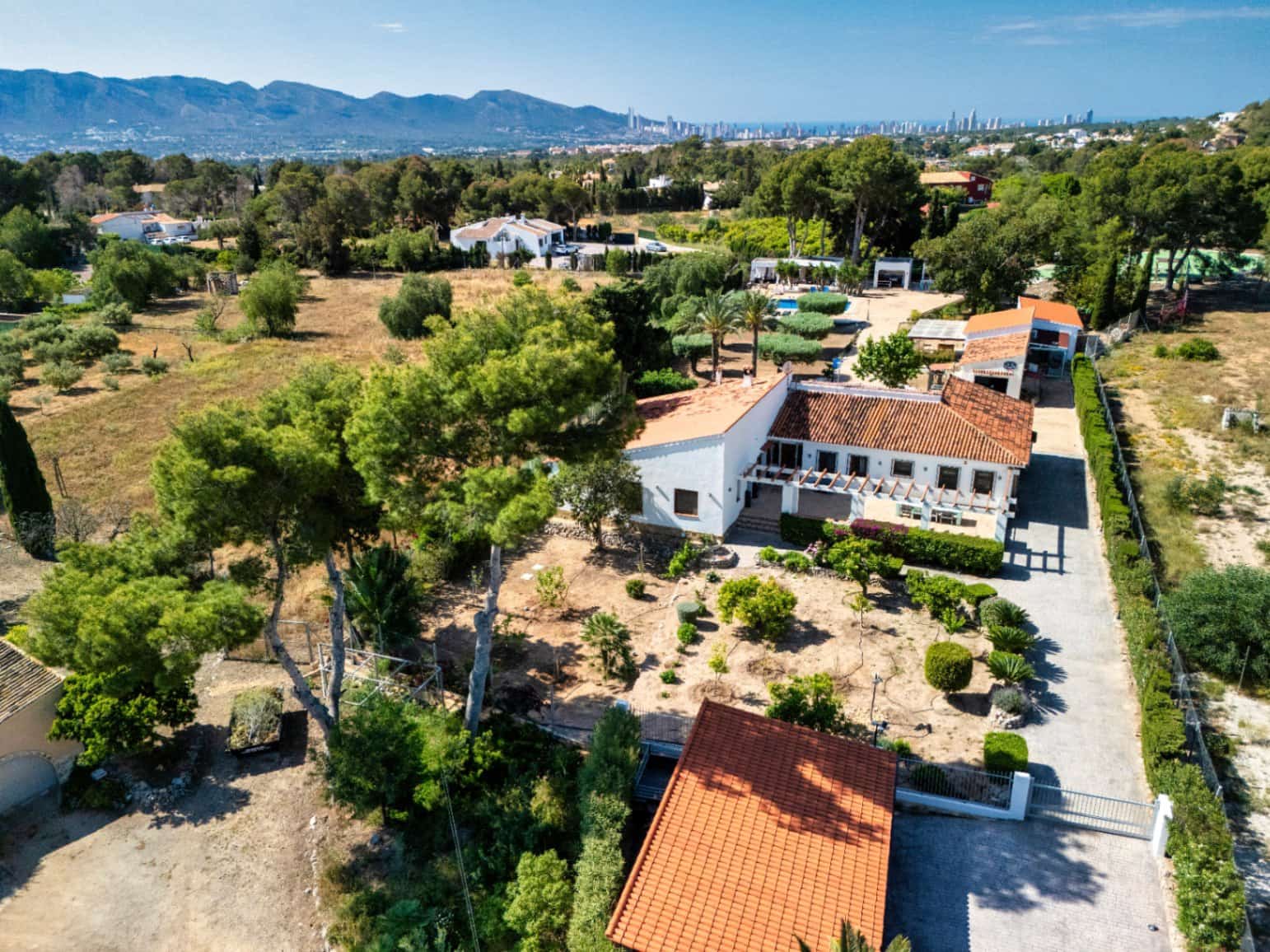 5 bedroom Finca/Country House for sale in Alfaz del Pi / L'Alfas del Pi with pool garage - € 1,495,000 (Ref: 9003176)