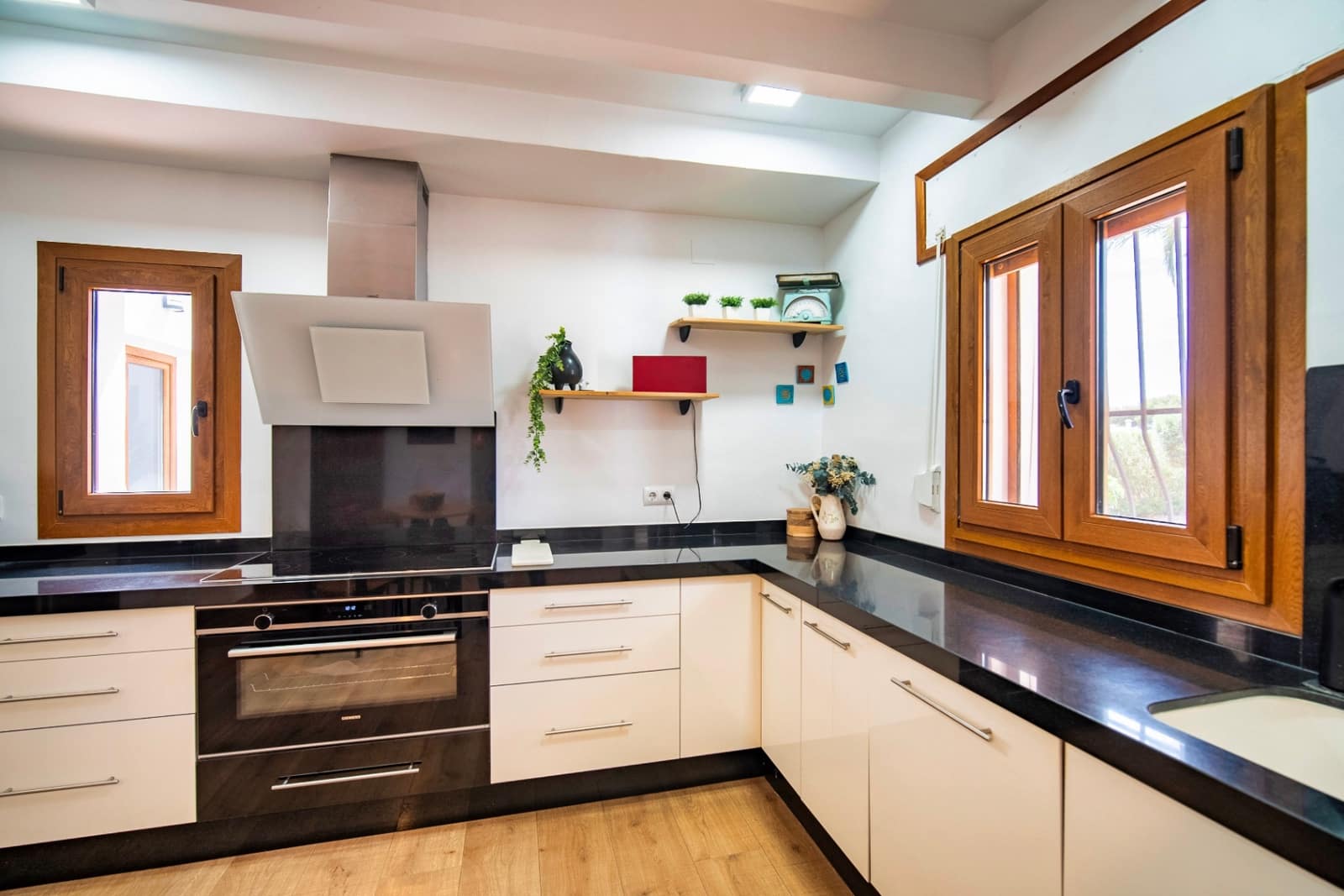 5 bedroom Finca/Country House for sale in Alfaz del Pi / L'Alfas del Pi with pool garage - € 1,495,000 (Ref: 9003176)