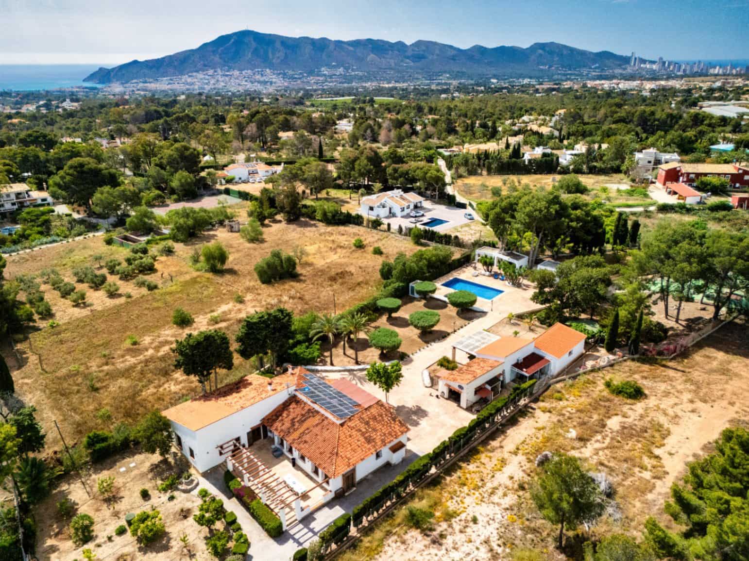 5 bedroom Finca/Country House for sale in Alfaz del Pi / L'Alfas del Pi with pool garage - € 1,495,000 (Ref: 9003176)