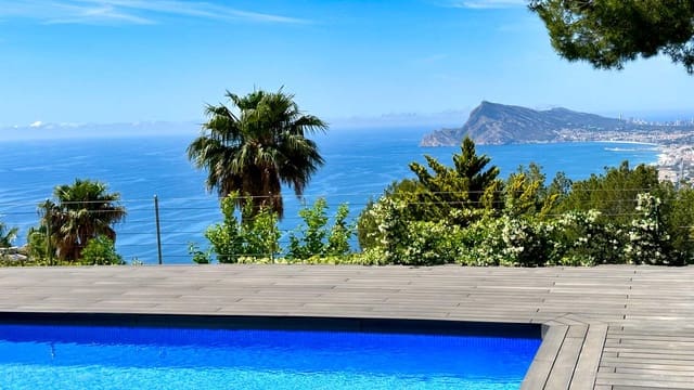 6 bedroom Villa for sale in Altea with pool garage - € 2,180,000 (Ref: 9004103)