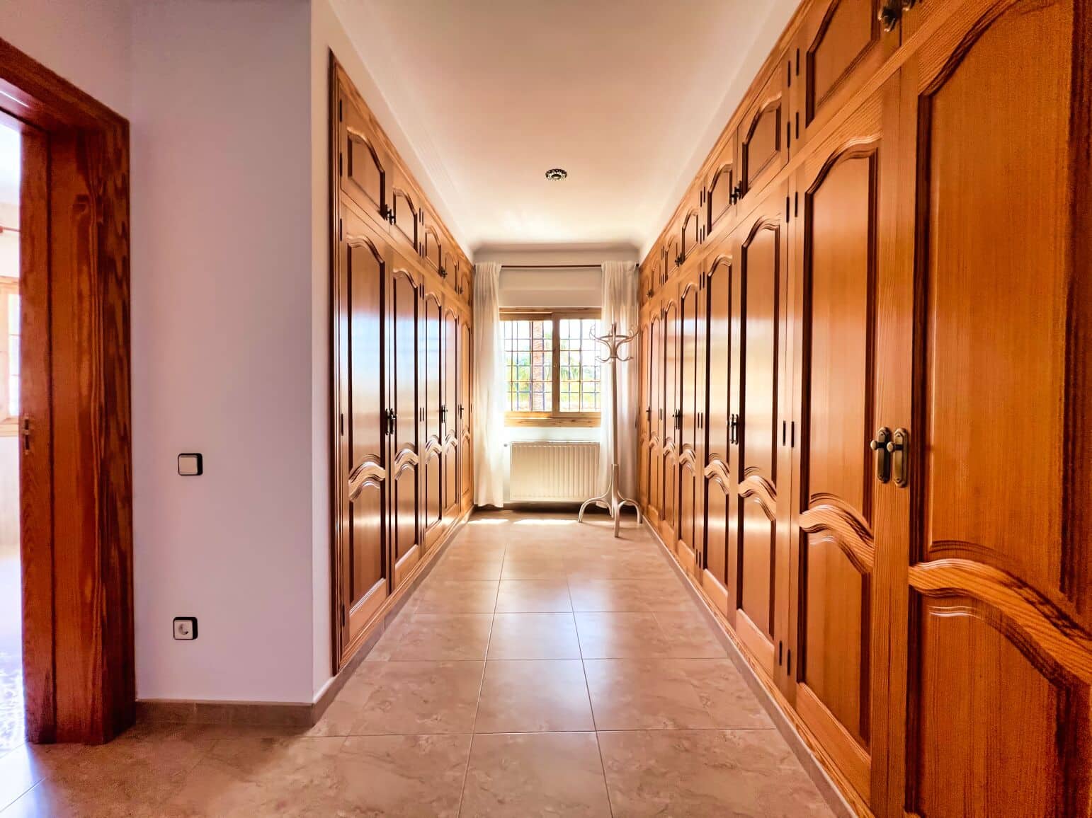 6 soveværelse Villa til salg i Alhama Springs med swimmingpool garage - € 1.800.000 (Ref: 9021899)