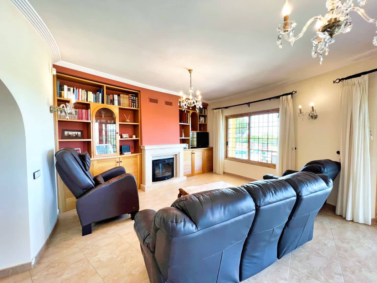 6 soveværelse Villa til salg i Alhama Springs med swimmingpool garage - € 1.800.000 (Ref: 9021899)