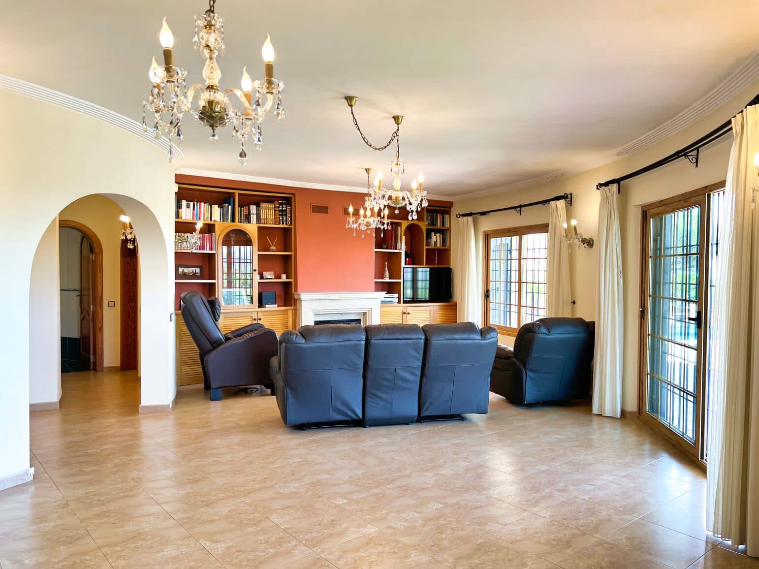 6 soveværelse Villa til salg i Alhama Springs med swimmingpool garage - € 1.800.000 (Ref: 9021899)