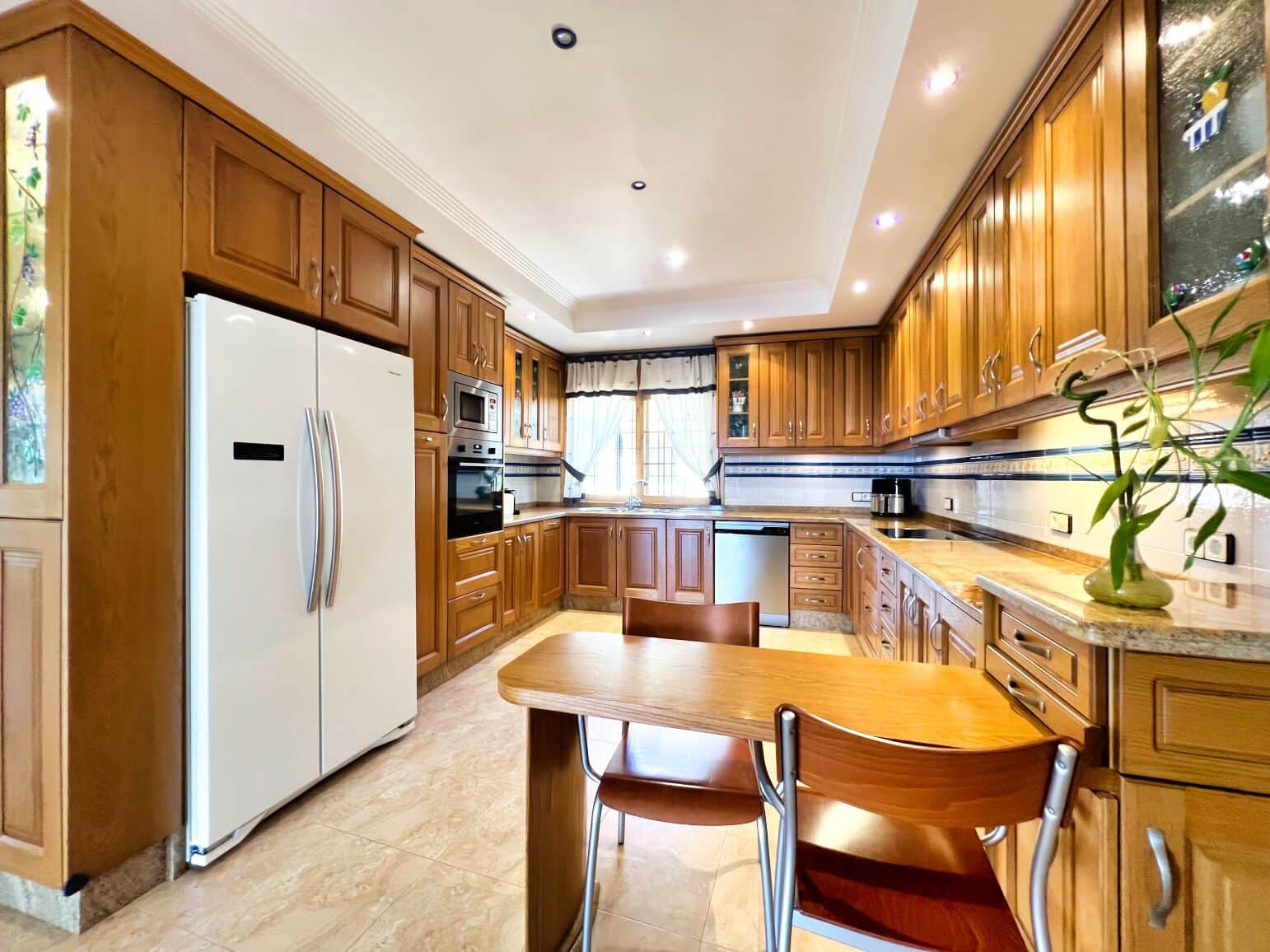 6 soveværelse Villa til salg i Alhama Springs med swimmingpool garage - € 1.800.000 (Ref: 9021899)