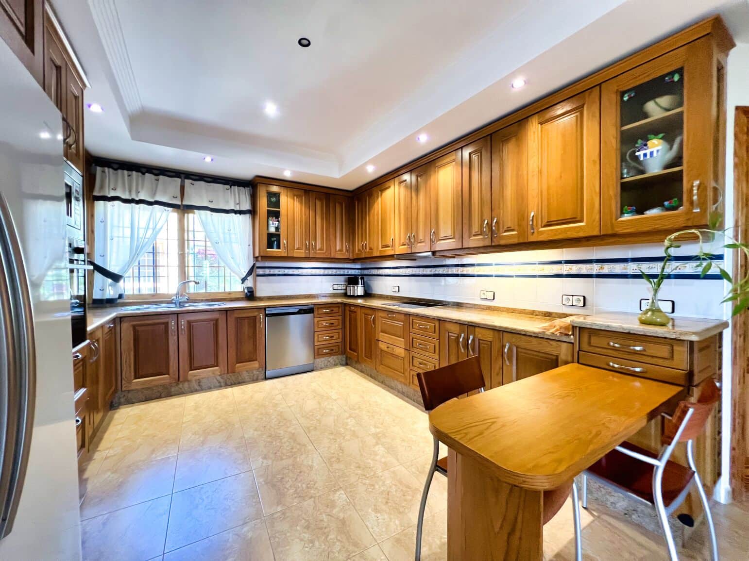 6 soveværelse Villa til salg i Alhama Springs med swimmingpool garage - € 1.800.000 (Ref: 9021899)