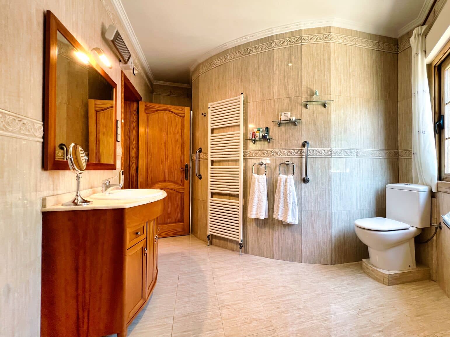 6 soveværelse Villa til salg i Alhama Springs med swimmingpool garage - € 1.800.000 (Ref: 9021899)