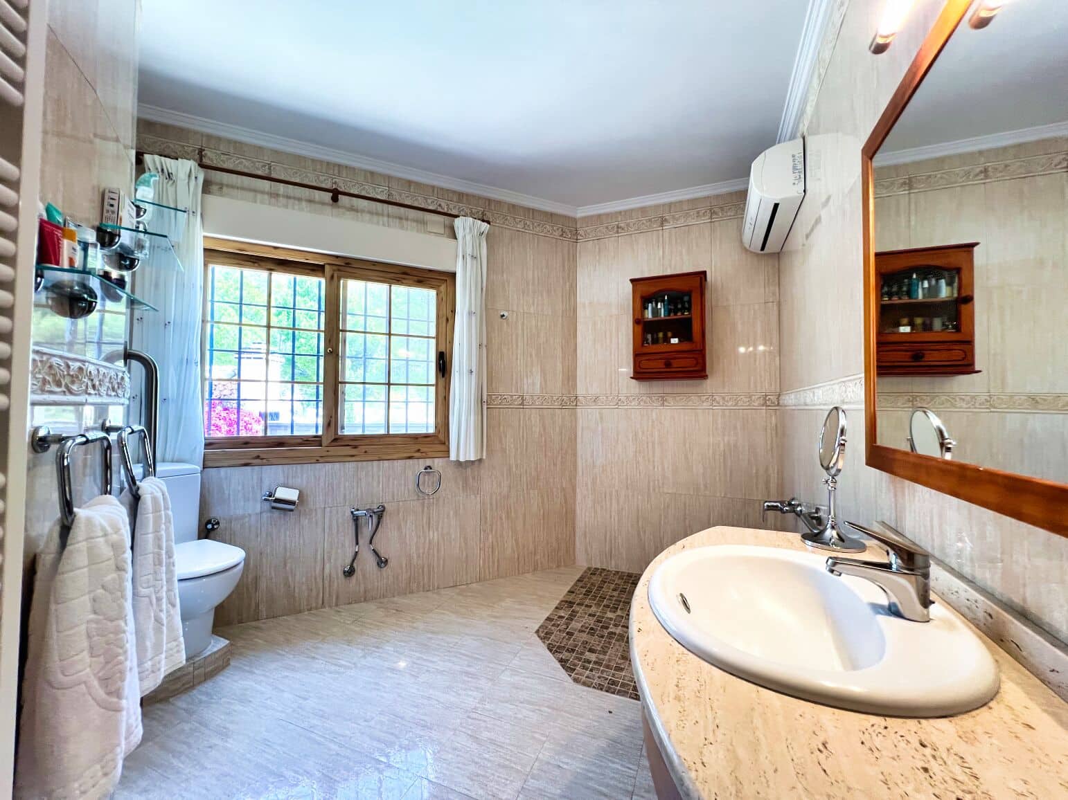 6 soveværelse Villa til salg i Alhama Springs med swimmingpool garage - € 1.800.000 (Ref: 9021899)