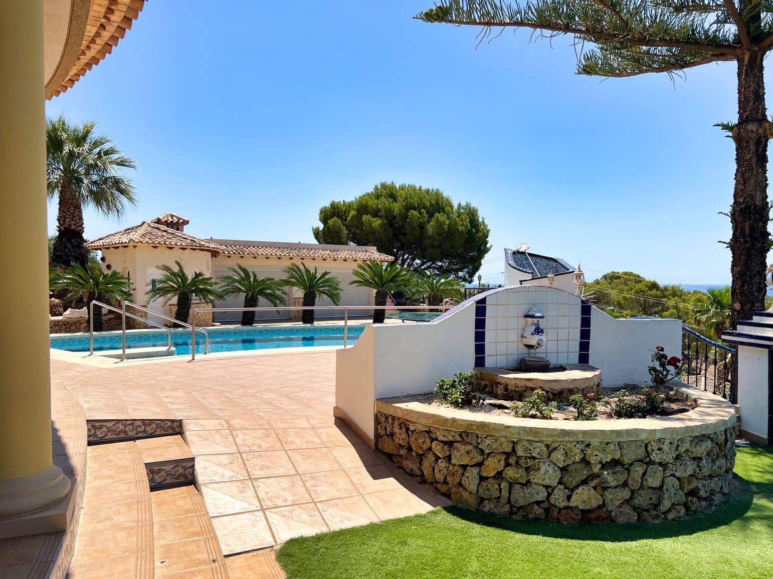 6 soveværelse Villa til salg i Alhama Springs med swimmingpool garage - € 1.800.000 (Ref: 9021899)