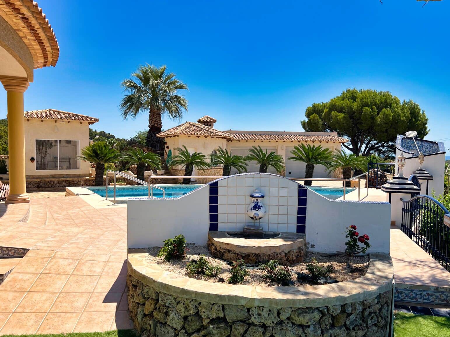 6 soveværelse Villa til salg i Alhama Springs med swimmingpool garage - € 1.800.000 (Ref: 9021899)