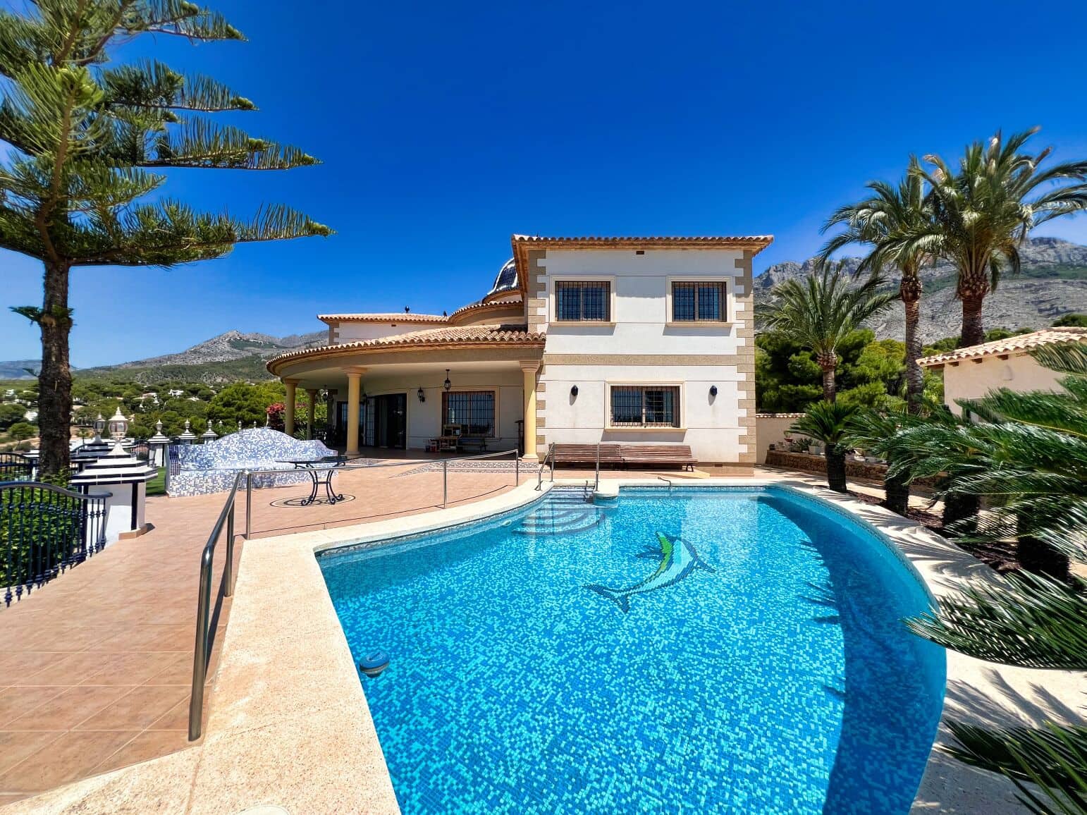 6 soveværelse Villa til salg i Alhama Springs med swimmingpool garage - € 1.800.000 (Ref: 9021899)