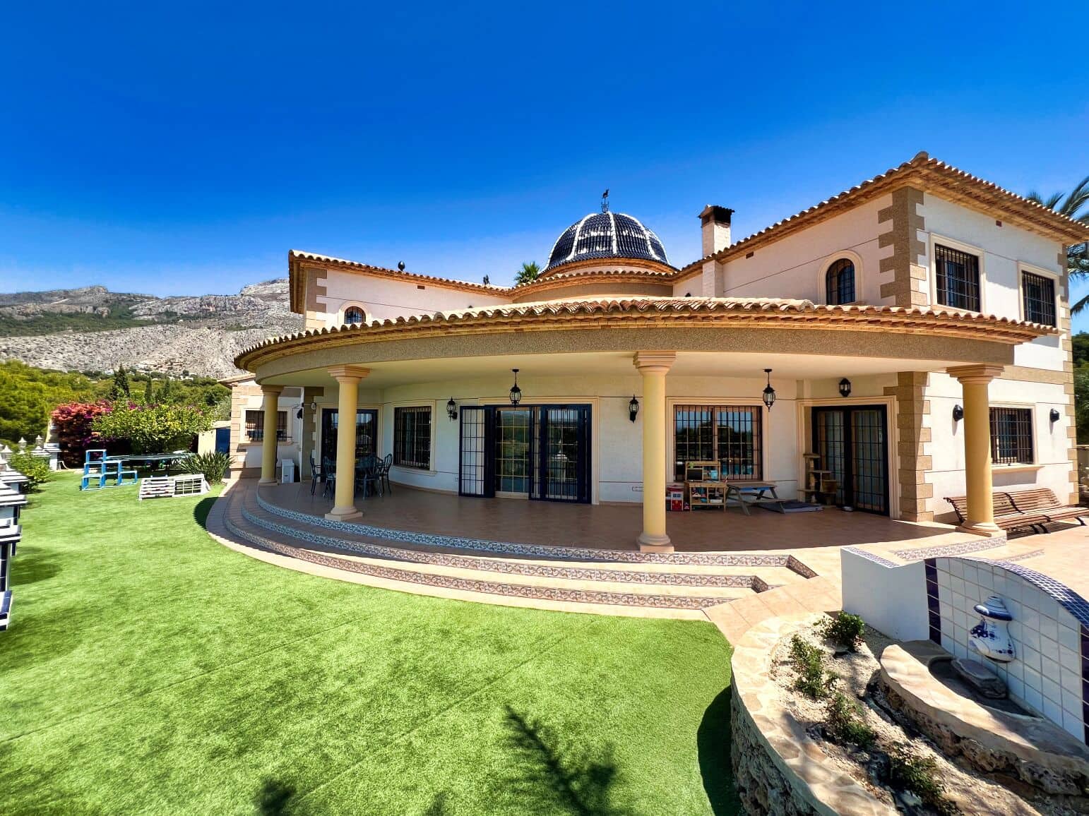 6 soveværelse Villa til salg i Alhama Springs med swimmingpool garage - € 1.800.000 (Ref: 9021899)