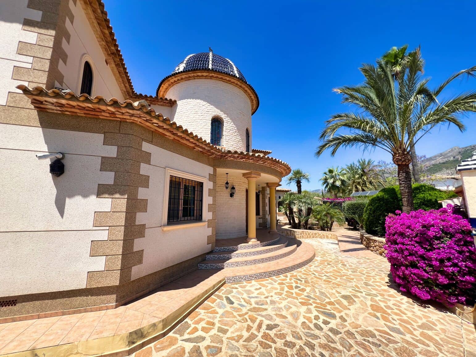 6 soveværelse Villa til salg i Alhama Springs med swimmingpool garage - € 1.800.000 (Ref: 9021899)