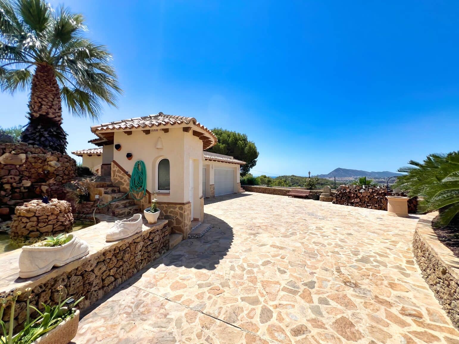 6 soveværelse Villa til salg i Alhama Springs med swimmingpool garage - € 1.800.000 (Ref: 9021899)