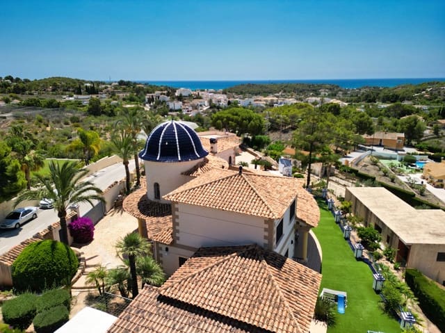 6 soveværelse Villa til salg i Alhama Springs, Altea med swimmingpool garage - € 1.800.000 (Ref: 9021899)