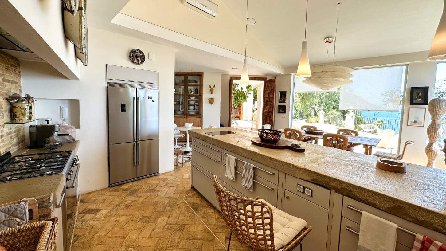 4 bedroom Villa for sale in Altea with pool garage - € 3,600,000 (Ref: 9028673)