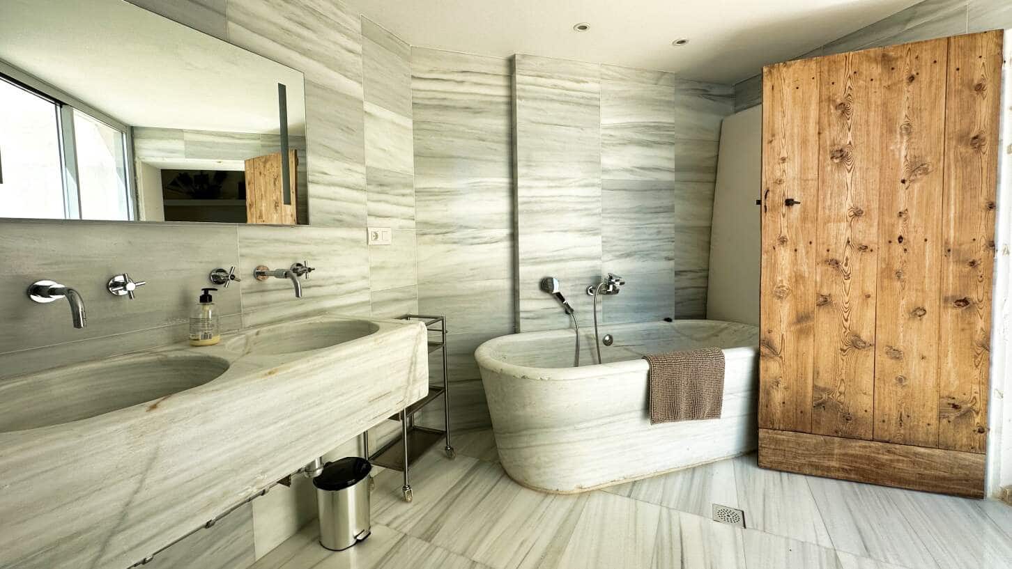 4 bedroom Villa for sale in Altea with pool garage - € 3,600,000 (Ref: 9028673)