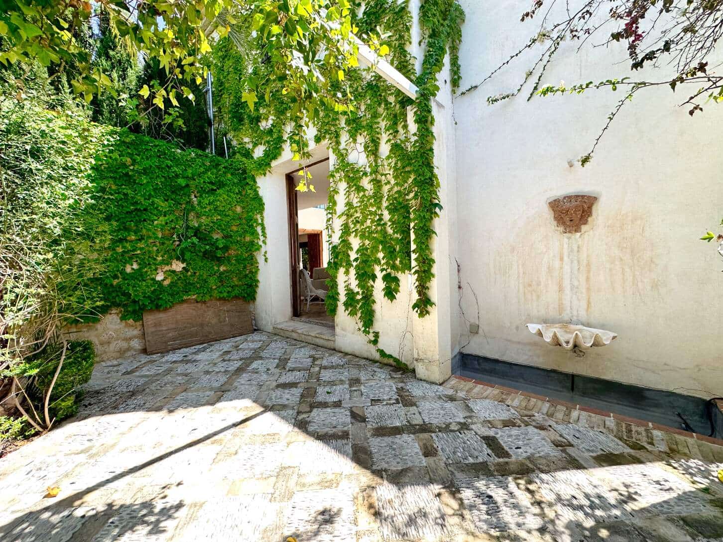 4 bedroom Villa for sale in Altea with pool garage - € 3,600,000 (Ref: 9028673)