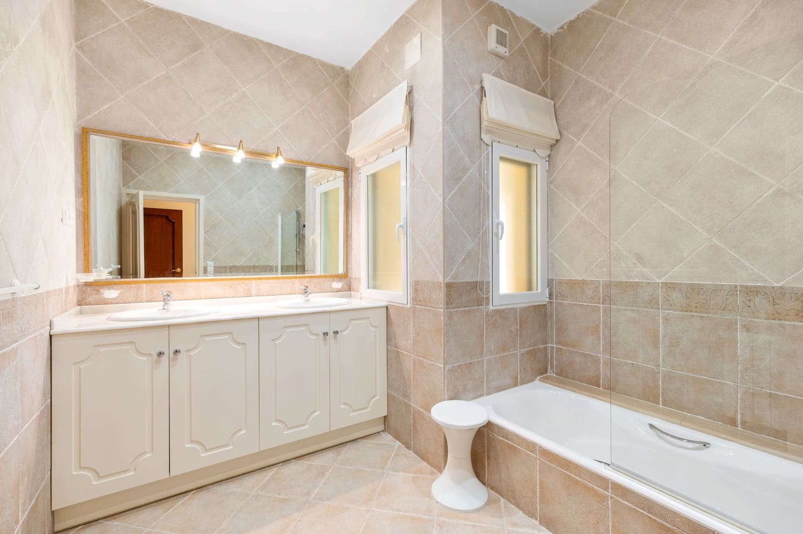 5 soveværelse Villa til salg i Altea med swimmingpool garage - € 1.375.000 (Ref: 9028677)