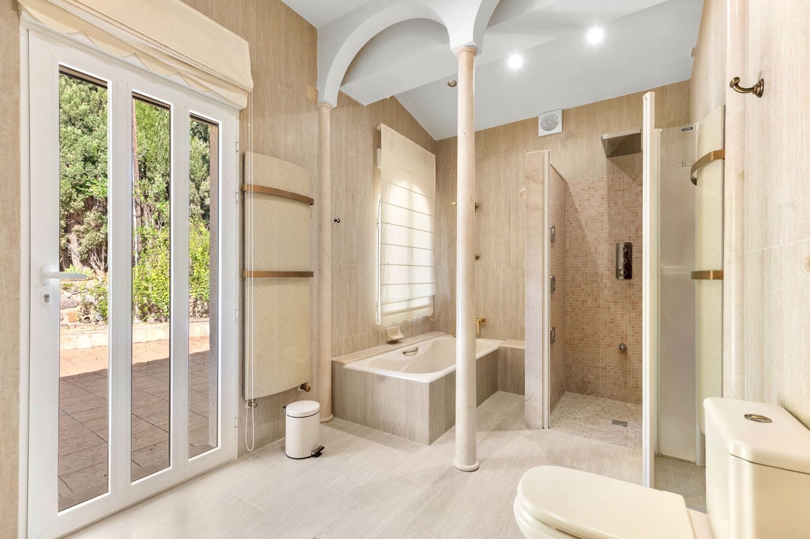 5 soveværelse Villa til salg i Altea med swimmingpool garage - € 1.375.000 (Ref: 9028677)