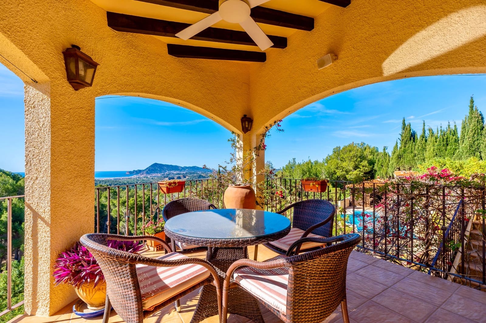 5 soveværelse Villa til salg i Altea med swimmingpool garage - € 1.375.000 (Ref: 9028677)