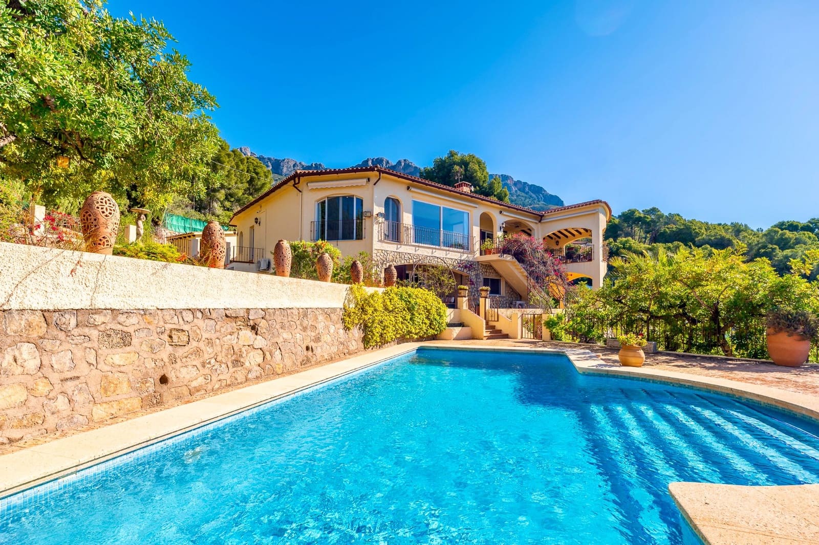 5 soveværelse Villa til salg i Altea med swimmingpool garage - € 1.375.000 (Ref: 9028677)