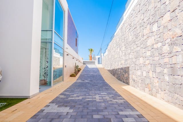 Chalet de 4 habitaciones en Calpe / Calp en venta con piscina garaje - 2.825.000 € (Ref: 9028685)