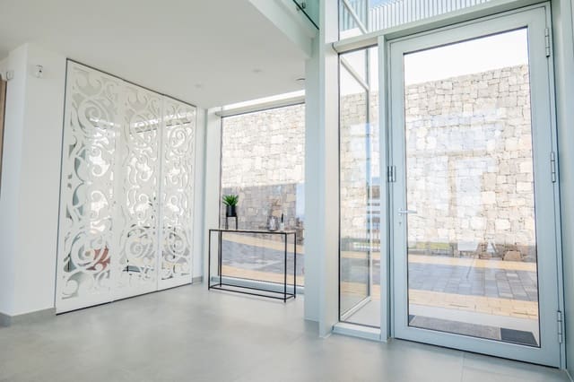 Chalet de 4 habitaciones en Calpe / Calp en venta con piscina garaje - 2.825.000 € (Ref: 9028685)