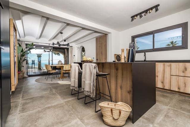 5 bedroom Villa for sale in La Granadella  - Costa Nova, Javea / Xàbia with pool - € 1,950,000 (Ref: 9033805)