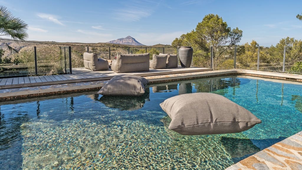 5 bedroom Villa for sale in Javea / Xabia with pool - € 1,950,000 (Ref: 9033805)